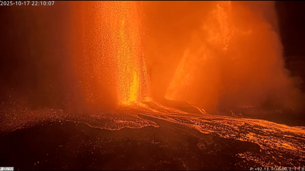 Must-see: Kilauea volcano spews 1400 feet of lava into the air